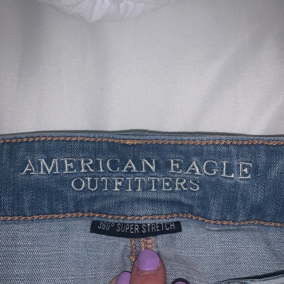 Ripped American Eagle light wash jeans - Picture 4 of 5